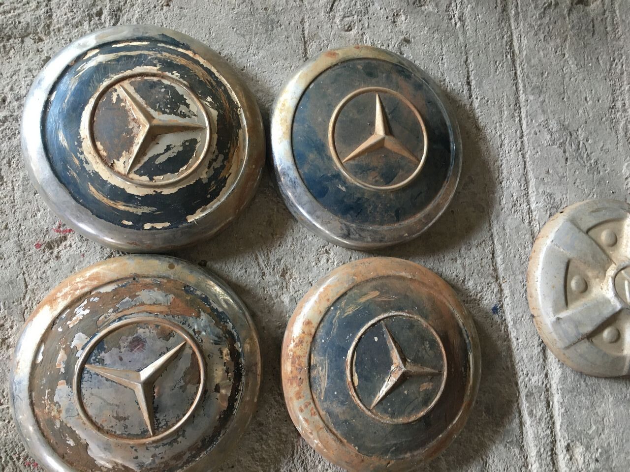 Mercedes ponton, hubcaps since 1960