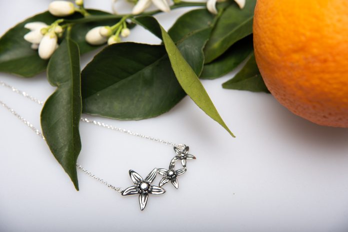 The orange blossom symbolizes euphoria , fertility and the beginning of Spring. The new collection by Stelios is inspired by Argolic nature during Spring which fills the atmosphere  with citrus fruits' aromas. Jewelry is made of silver 925 and silver gold plated and they are signed by the artist
