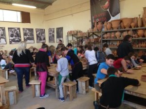 To "Επιμένουμε Ελλάδα" της ΝΕΡΙΤ στο Silo Art Factory